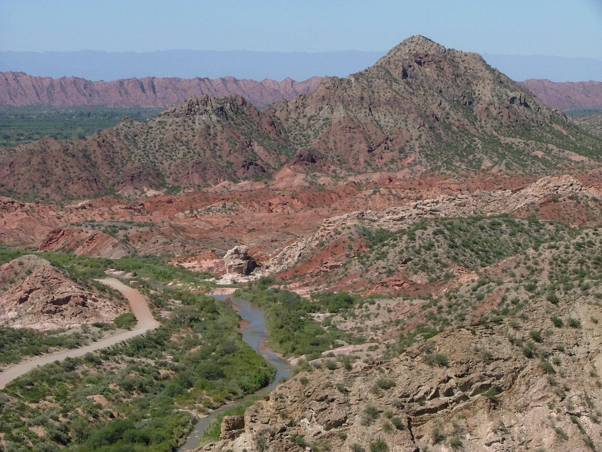 La empresa belga Carmeuse desembarca en San Juan con la adquisición de una importante calera en Jáchal